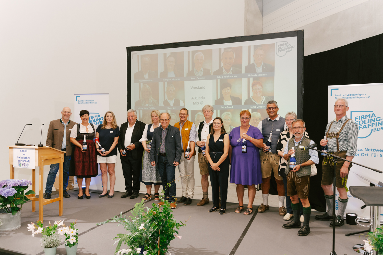 BDS-AdhW-JM_A7R3850-OV-Team