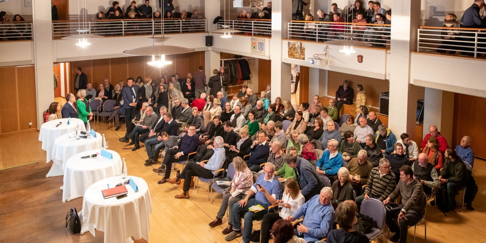 Podiumsdiskussion Publikum Podiumsdiskussion